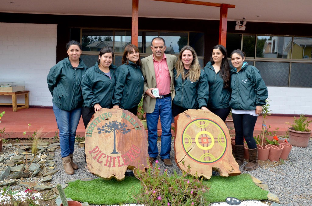 En diciembre, Railef abrió sus puertas a la comunidad para conocer el establecimiento. El alcalde Roberto Córdova Carreño (al centro) fue uno de los asistentes.