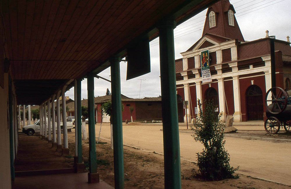 La Parroquia Vírgen de las Nieves de Paredones, en 1999.