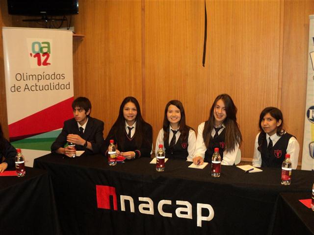 De izquierda a derecha: Washington Saldías, Gisella Zapata, Fabiola Arenas, Aline Araneda y Alejandra Mella.