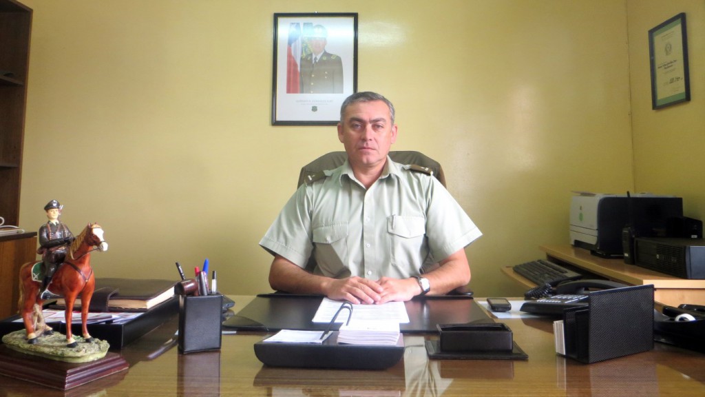 El comisario de Pichilemu, Mayor Juan Mena Jarpa. (Foto: Diego Grez / Diario El Marino)