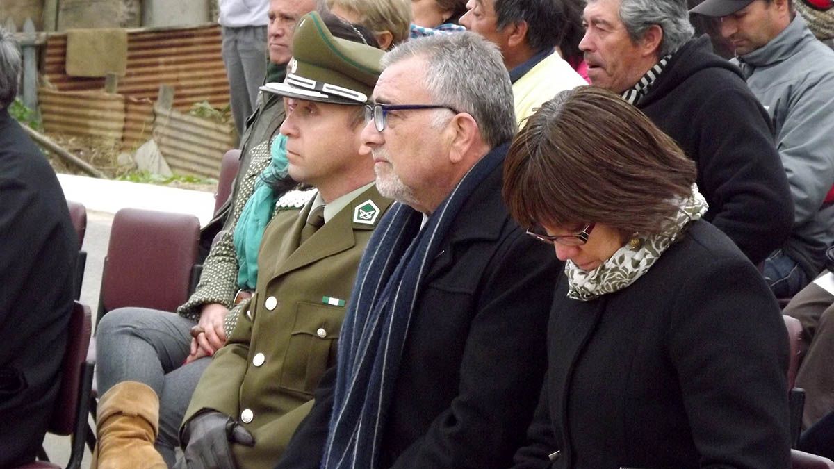 El Comisario Marcelo Salas, el Seremi de Vivienda Hernán Rodríguez y la Gobernadora Núñez.