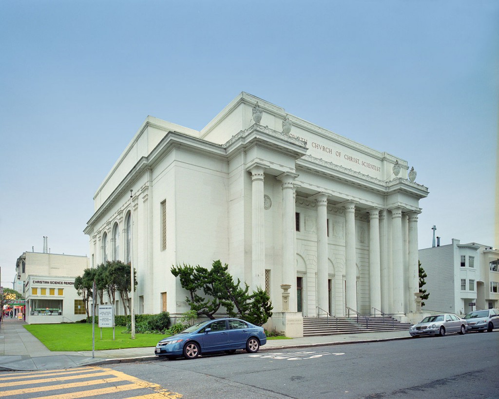 En este edificio se hospeda la organización sin fines de lucro Internet Archive.