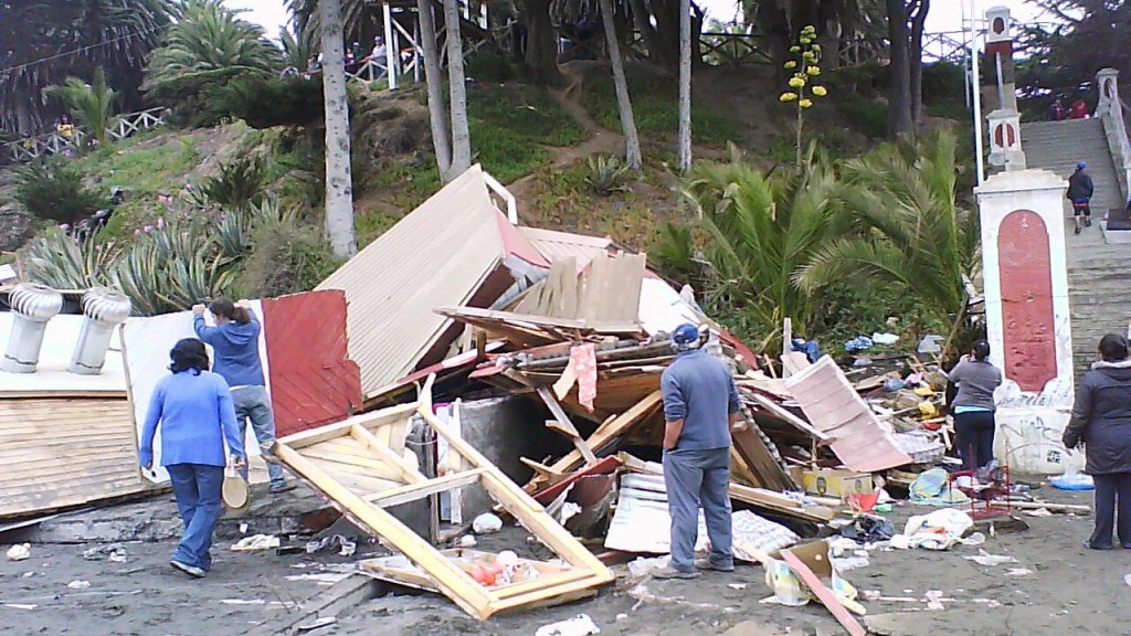 El maremoto arrasó con todos los quioscos que se encontraban en el sector de la Gruta de la Virgen.