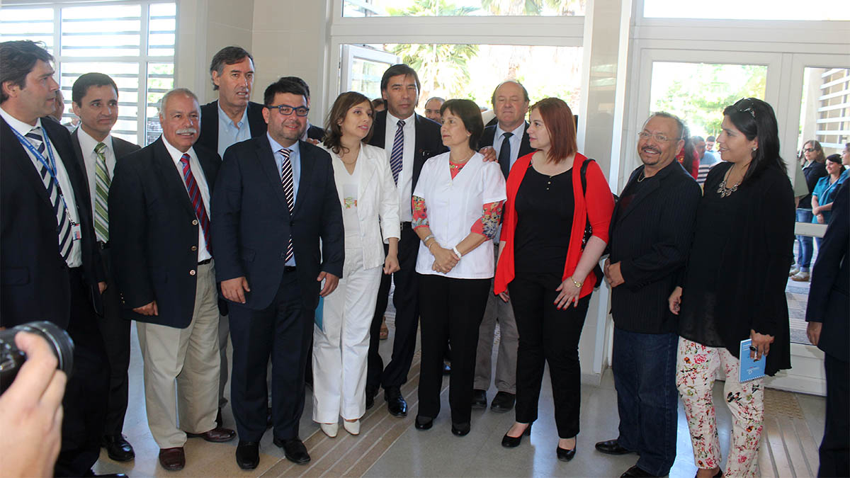 Ministra Carmen Castillo visita consultorio de Placilla, diciembre de 2015