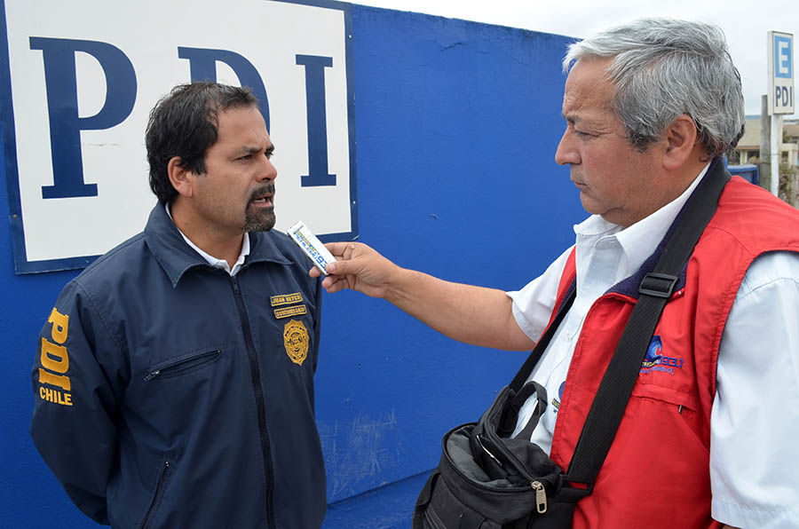 El subcomisario Juan Reyes, de la PDI, conversa con Jorge Nasser de Radio Entreolas.