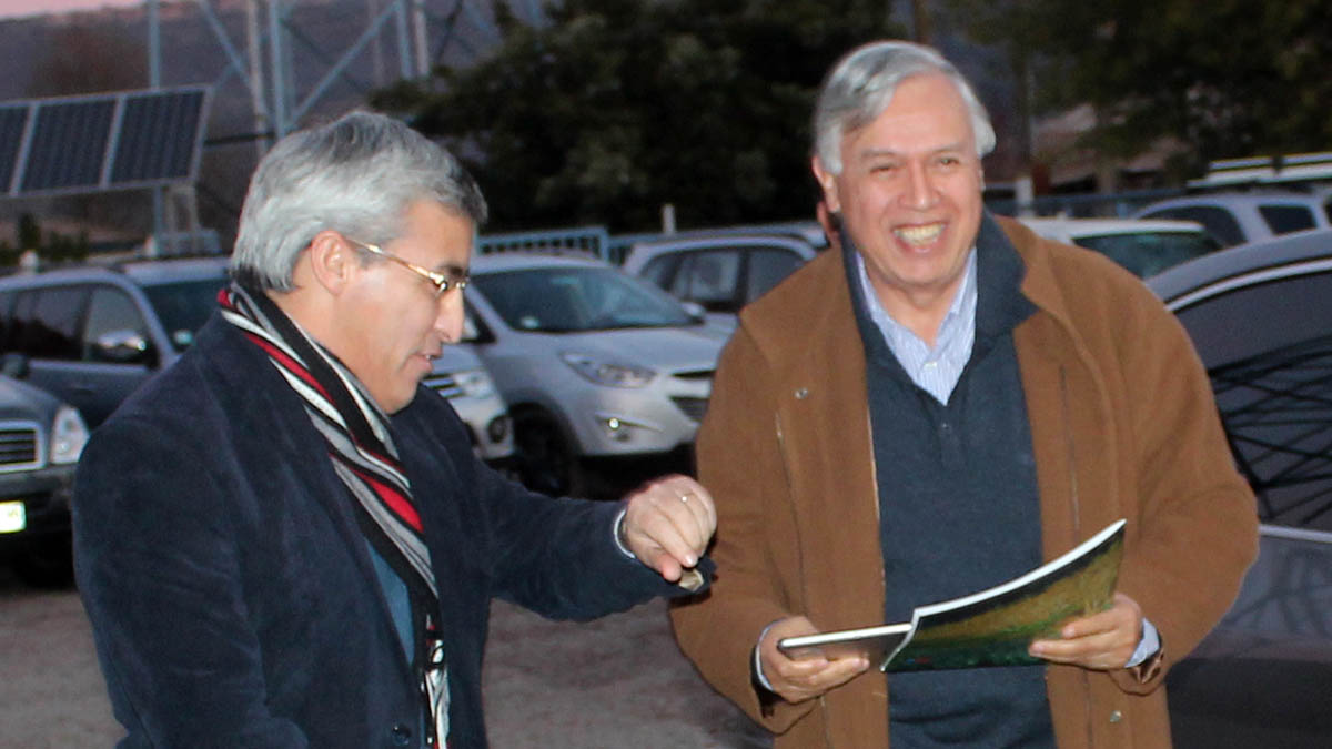 El seremi de agricultura José Guajardo, y el Ministro Carlos Furche.