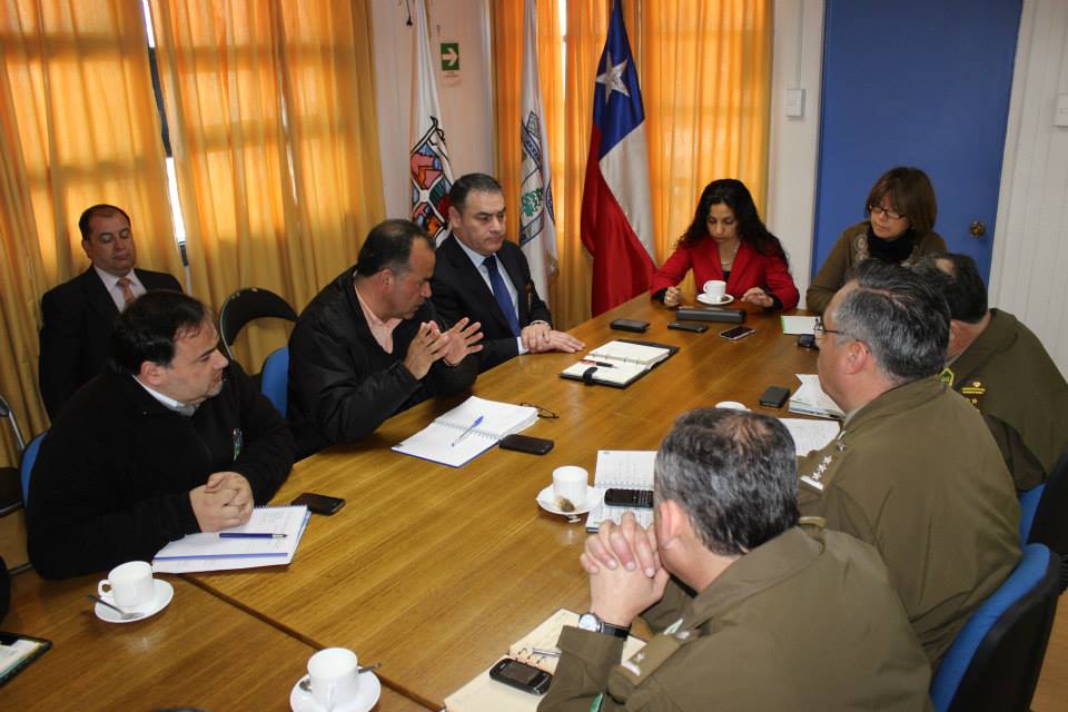 El alcalde de Pichilemu en la reunión de seguridad pública ante las Fiestas Patrias pasadas. La autoridad espera contar con el apoyo de las policías en la próxima temporada veraniega.