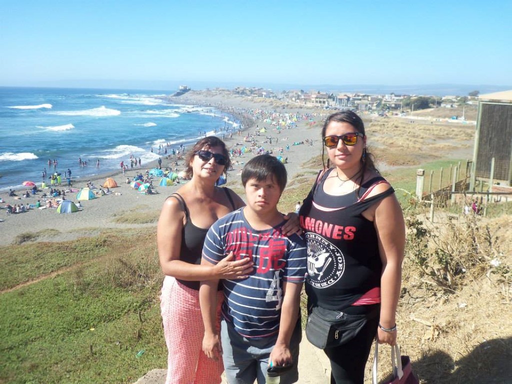 Con mi hija Marìa Fernanda y mi hijo Ignacio Andrès, en Febrero de 2014, playa Infiernillo.