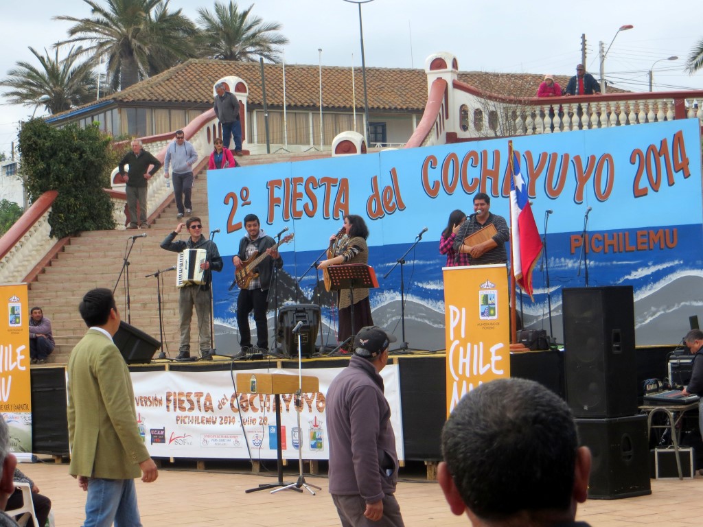 Uno de los grupos folclóricos que se presentó en la Fiesta del Cochayuyo 2014.
